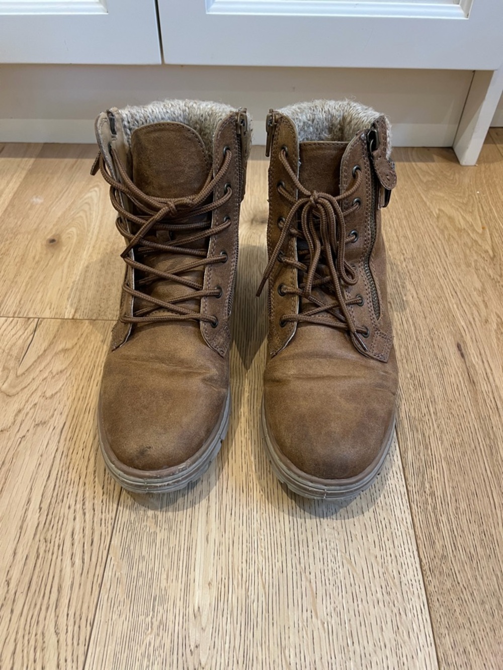 Cliffs size 8 Brown Faux-Suede Lace-Up Fur-Lined Ankle Boots